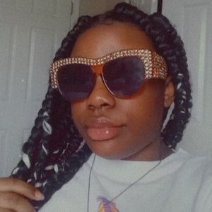 Meet your Posher, Dakota